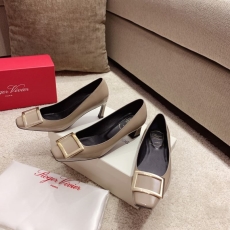 Roger Vivier flat shoes